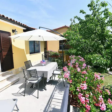 Home, And Milica 3* Mošćenička Draga