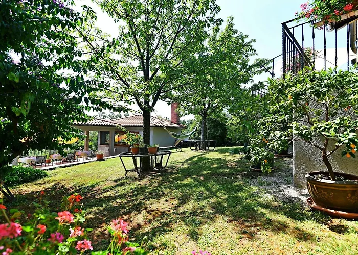 Home, And Milica Guest house 3*